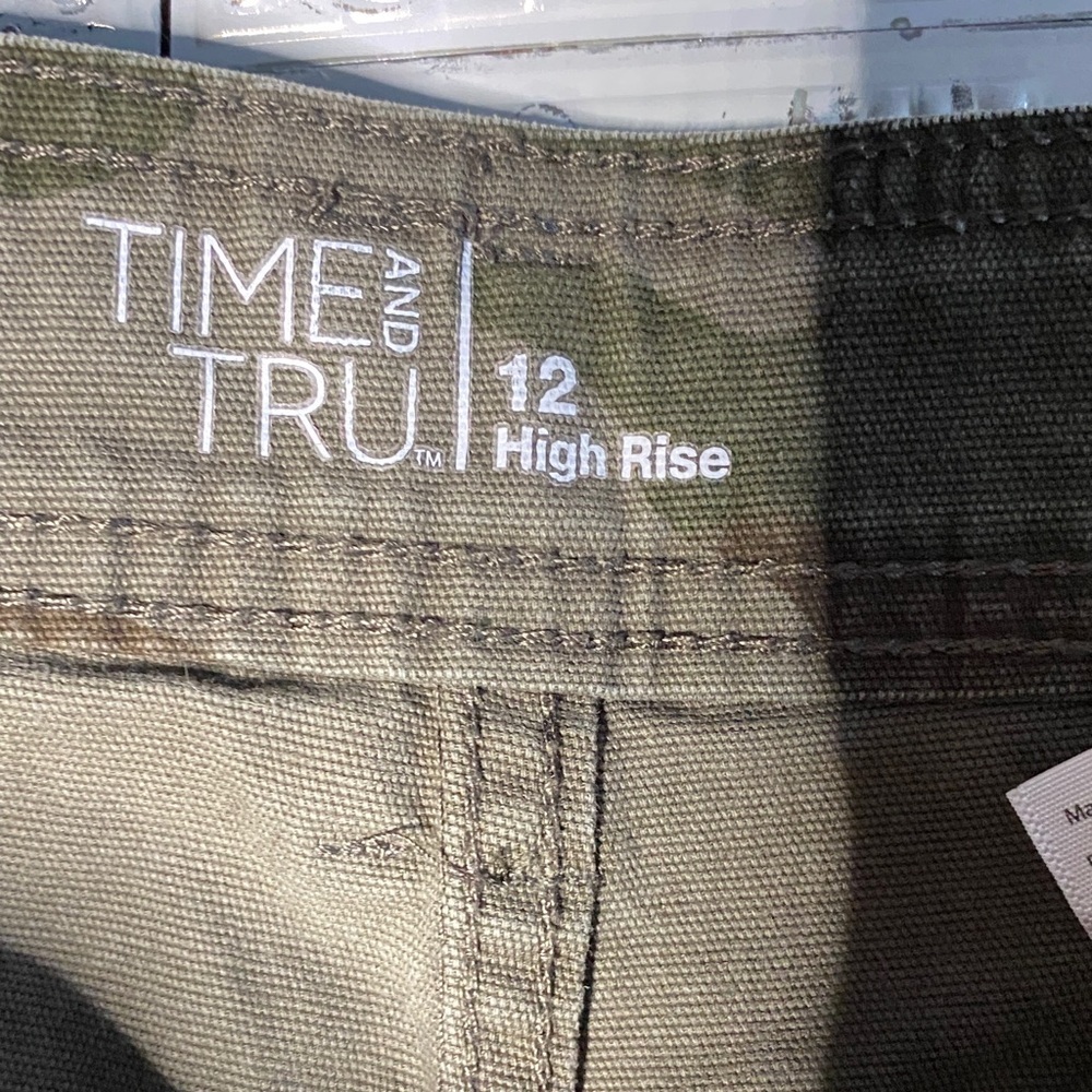 Time and Tru Women’s Camo Cargo High Rise Shorts DIY Cut Offs Size 12 - Picture 3 of 10